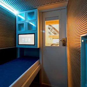 Capsule hotel Resting Pods - Zzzleepandgo Wien Airport, Schwechat