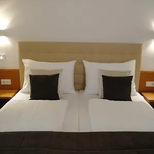 Hotel Albrecht, Schwechat